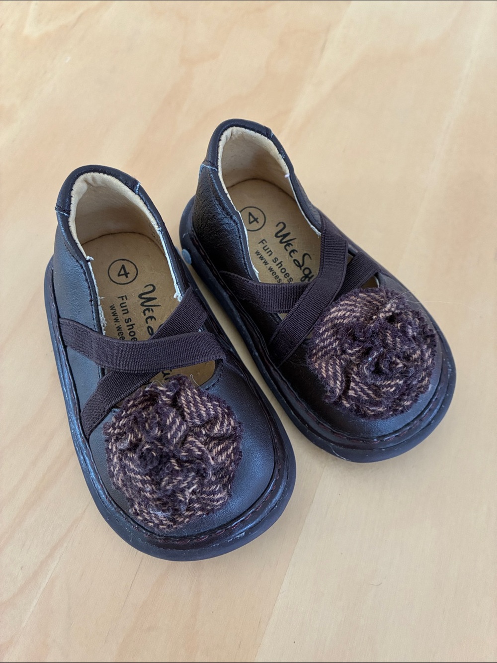 Wee Squeak size 4 brown leather shoes